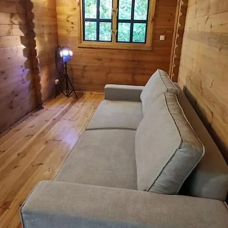 Adorable Petit Pres De La Foret Et Des Commerces Chalet