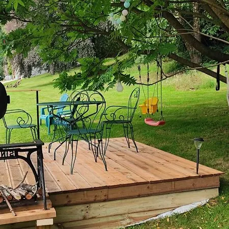 Adorable Petit Pres De La Foret Et Des Commerces Chalet