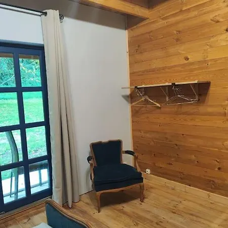 Adorable Petit Pres De La Foret Et Des Commerces Chalet